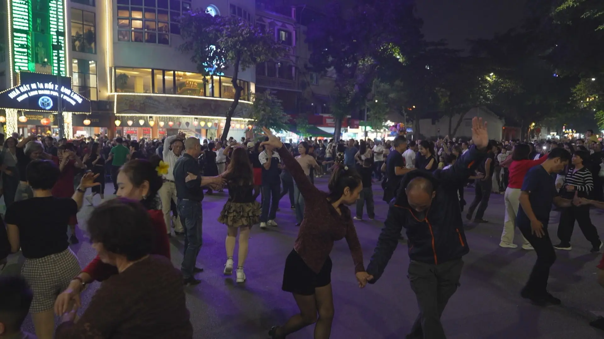 Mùa đông trên phố đi bộ